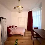Berlin-Flair Beim Kurfuerstendamm
