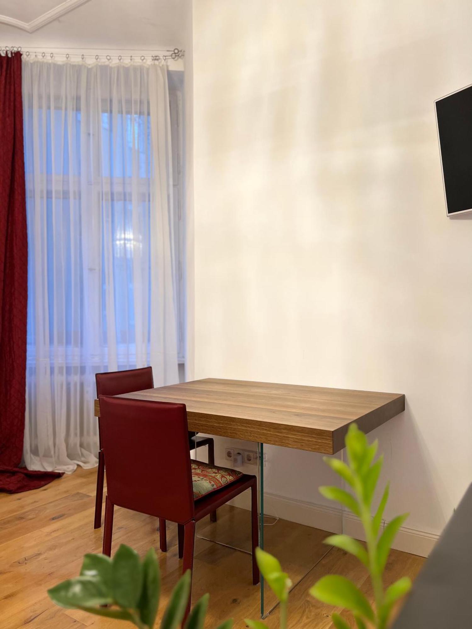 Berlin-flair Beim Kurfurstendamm *
